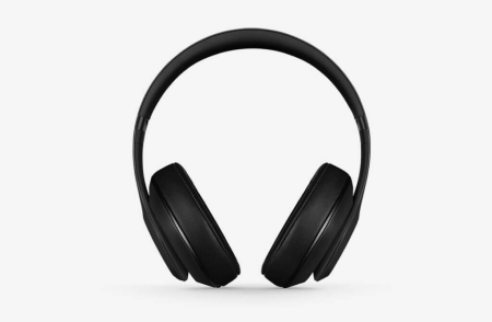 laptop ze strona internetową