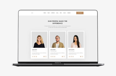 laptop ze strona internetową